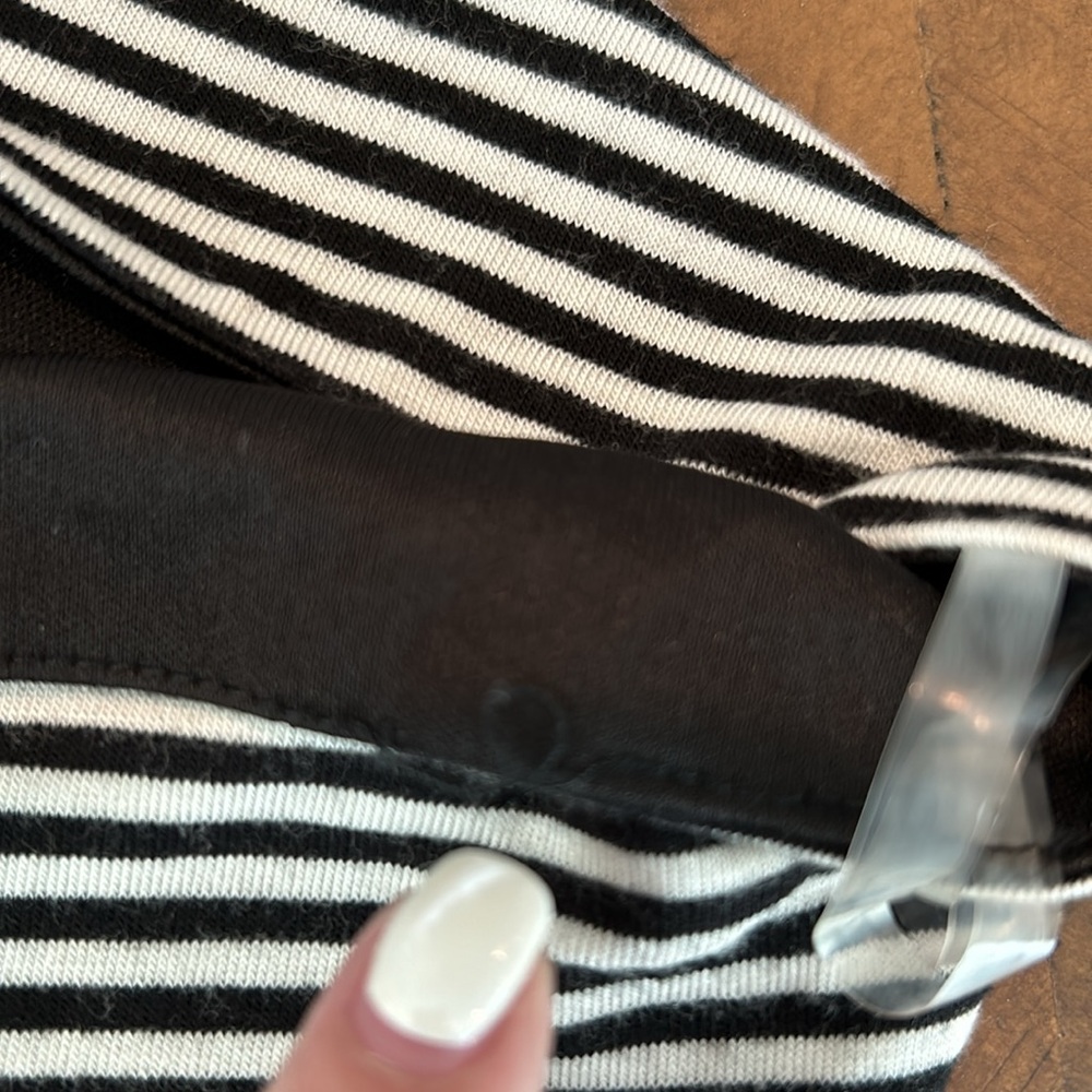 Charlotte Russe Black and White Striped Crop Top NWT Size Large Junior ? - Picture 6 of 12